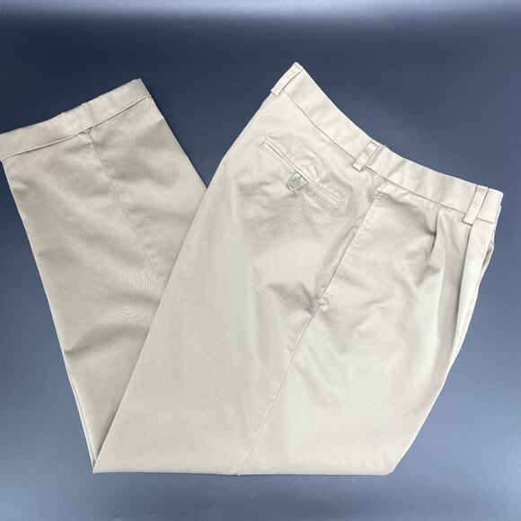 Jos A Bank Traveler Fits Mens 38 x 28 Chinos Cotton Khaki Pleated Cuffed Preppy - Picture 1 of 7